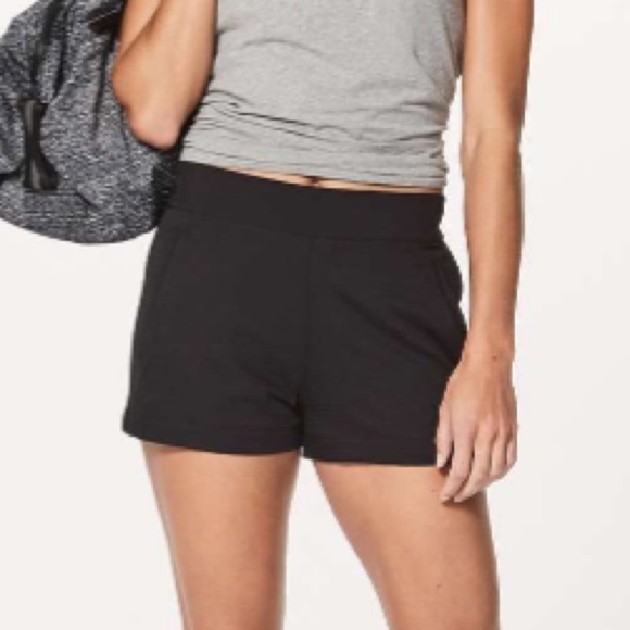 Lululemon Pack Light Black Pull-On Shorts size 8 - Picture 10 of 14